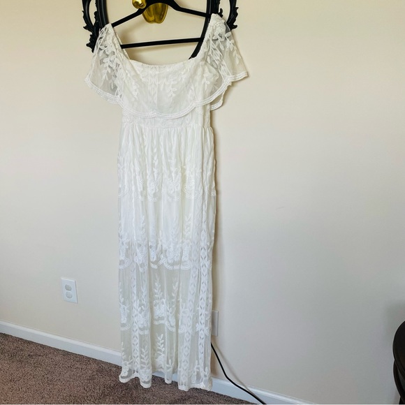 White Lace Off the Shoulder Boho Style Maxi Dress - Picture 7 of 15